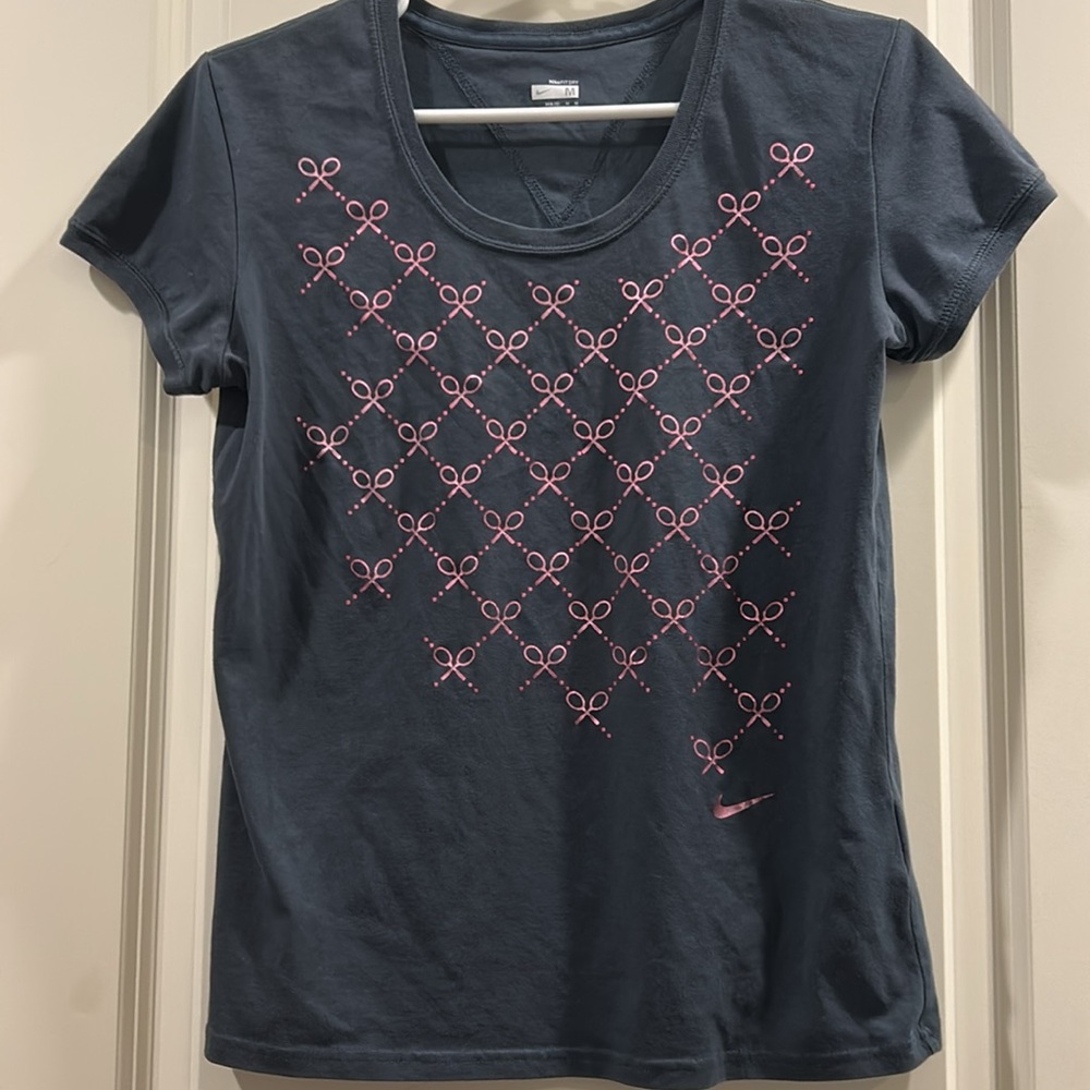 Rare! Nike Fit Dry tennis racquet graphic in metallic pink short sleeve Tshirt M